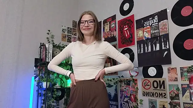 JeaneneWoltz online show from December 21, 9:16 am