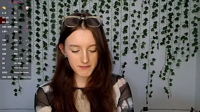 LisaBoddy online show from February 19, 1:40 pm