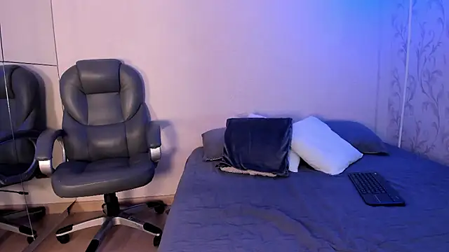  TaylorBlack online show from February 16, 11:39 am