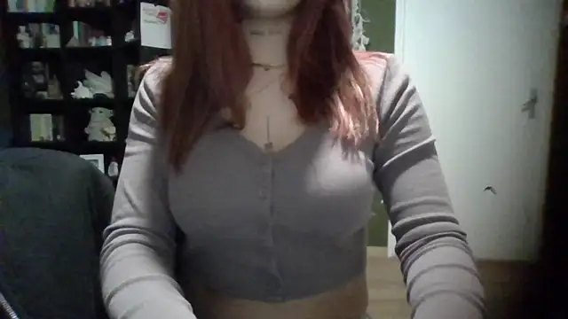 Snapshot of babyfireee chatting on December 18, 8:26 pm babyfireee online show from December 18, 8:26 pm