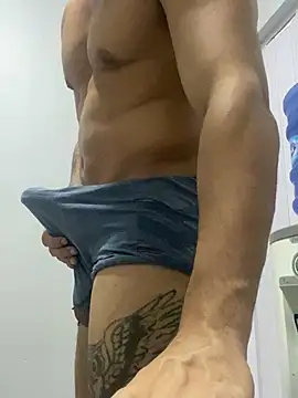 Snapshot of moreno_dotado22 chatting on April 24, 3:47 pm moreno dotado22 online show from April 24, 3:47 pm