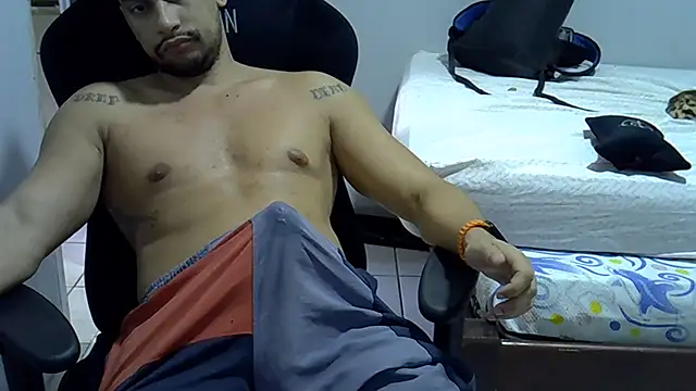 Snapshot of moreno_dotado22 chatting on August 7, 8:00 pm moreno dotado22 online show from August 7, 8:00 pm