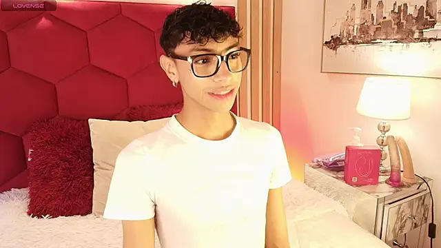 Snapshot of Owen_JP chatting on April 12, 3:11 am Owen JP online show from April 12, 3:11 am