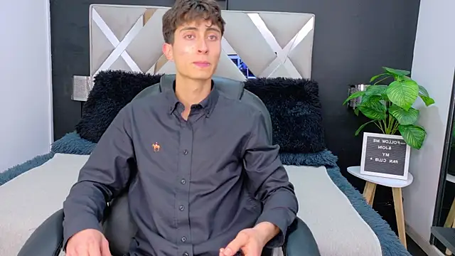 Ithan Skin online show from December 18, 11:38 am