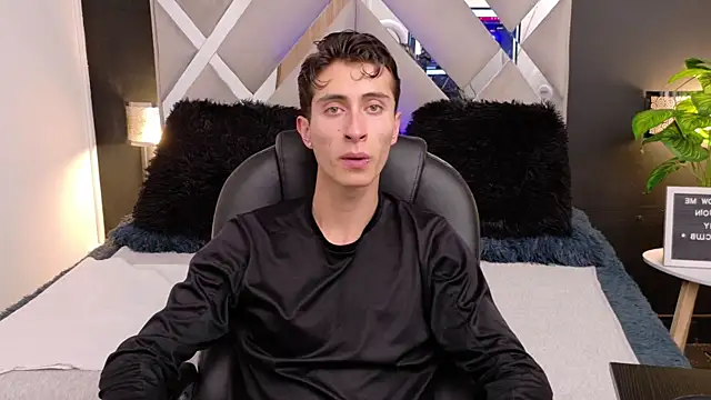 Ithan Skin online show from January 13, 11:48 am