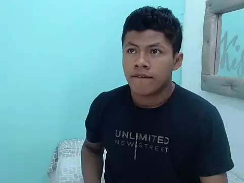 Snapshot of toomixxx chatting on December 20, 2:40 am toomixxx online show from December 20, 2:40 am