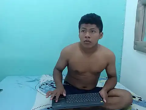 Snapshot of toomixxx chatting on December 23, 7:06 am toomixxx online show from December 23, 7:06 am