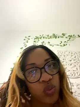 SweeTexasKyn online show from December 17, 5:13 am