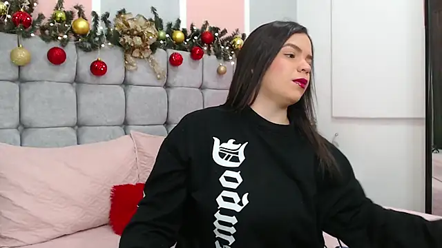 AuraArnau online show from December 22, 7:22 pm