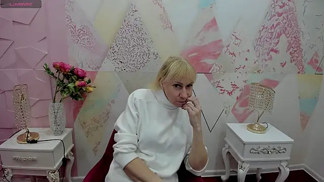 Snapshot of Kiky_ani1 chatting on December 16, 11:15 am Kiky ani1 online show from December 16, 11:15 am