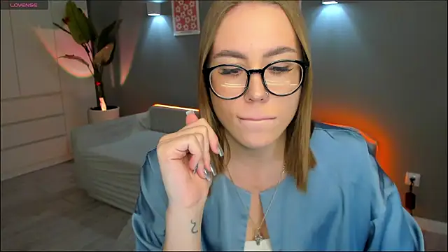 Snapshot of Aurelia_Voss chatting on January 17, 8:01 pm Aurelia Voss online show from January 17, 8:01 pm