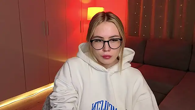 Snapshot of Aurelia_Voss chatting on February 19, 5:58 am Aurelia Voss online show from February 19, 5:58 am