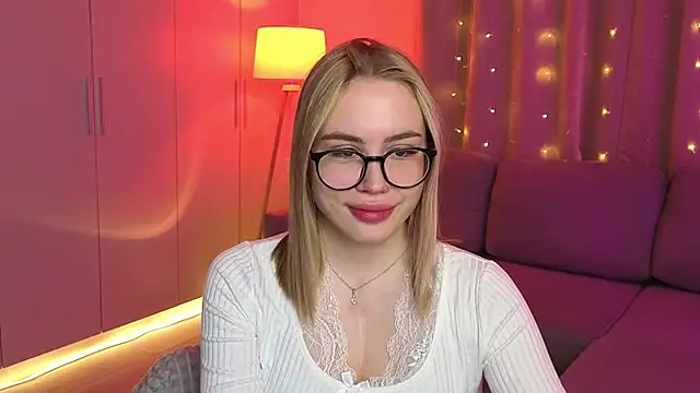 Snapshot of Aurelia_Voss chatting on March 9, 5:44 am Aurelia Voss online show from March 9, 5:44 am