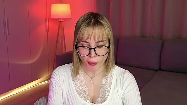 Snapshot of Aurelia_Voss chatting on March 15, 5:57 am Aurelia Voss online show from March 15, 5:57 am