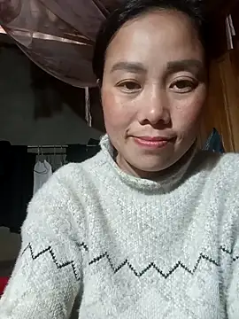 Chloe-ee online show from December 19, 3:24 am