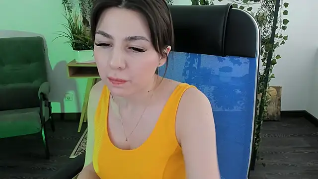 Snapshot of DiRosie chatting on March 2, 7:37 am DiRosie online show from March 2, 7:37 am