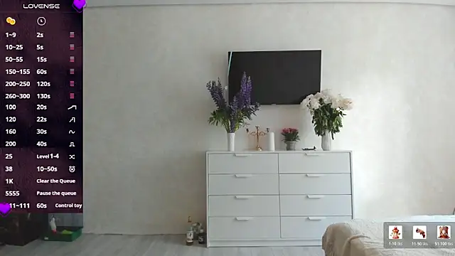 Roxi Joy online show from June 2, 8:49 am