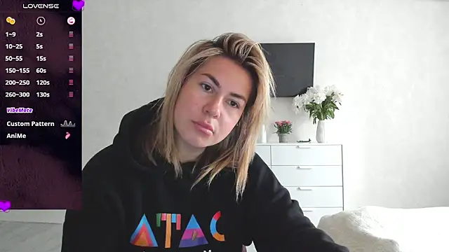 Snapshot of Roxi_Joy chatting on June 4, 7:47 am Roxi Joy online show from June 4, 7:47 am