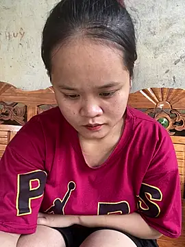 Snapshot of Thanhhuyen001 chatting on January 18, 4:49 am Thanhhuyen001 online show from January 18, 4:49 am