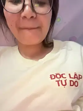 Snapshot of Thanhhuyen001 chatting on June 8, 4:07 pm Thanhhuyen001 online show from June 8, 4:07 pm