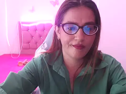 NathyVega online show from December 18, 2:06 am