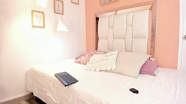 Kloebaby  online show from April 30, 8:26 pm