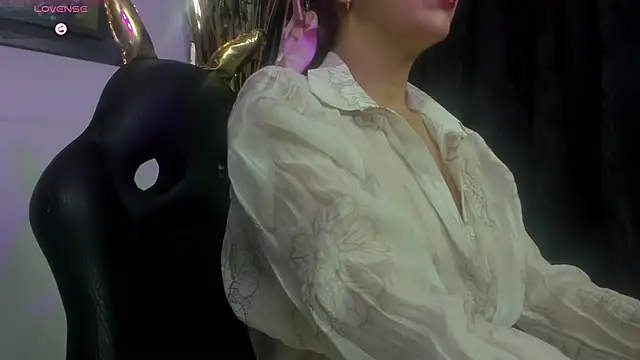 Snapshot of kyra_jeet chatting on February 16, 12:34 pm kyra jeet online show from February 16, 12:34 pm