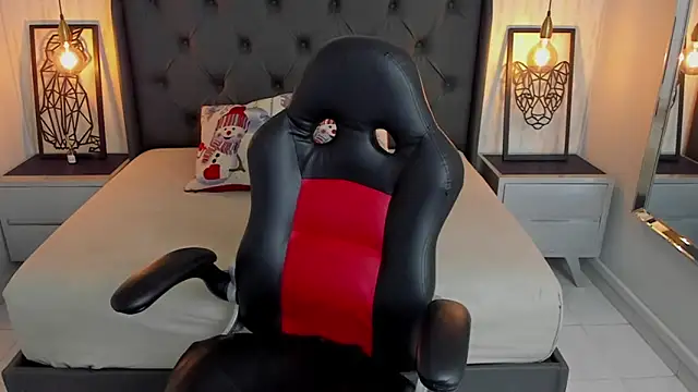 Snapshot of angelinemore chatting on December 17, 8:04 pm angelinemore online show from December 17, 8:04 pm