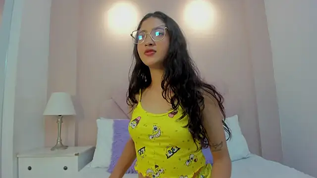 Snapshot of cammirose_ chatting on December 20, 11:17 am cammirose online show from December 20, 11:17 am