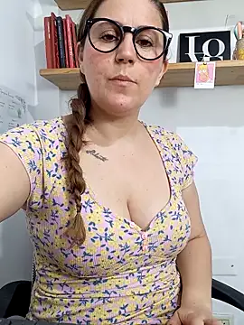 Snapshot of SofiEsteves chatting on April 18, 2:32 pm SofiEsteves online show from April 18, 2:32 pm
