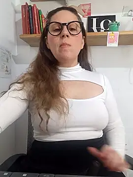 Snapshot of SofiEsteves chatting on May 1, 3:05 pm SofiEsteves online show from May 1, 3:05 pm