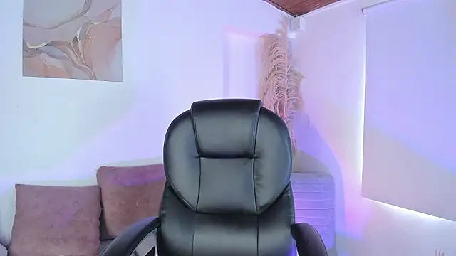 Amelie Wine online show from February 10, 3:27 pm