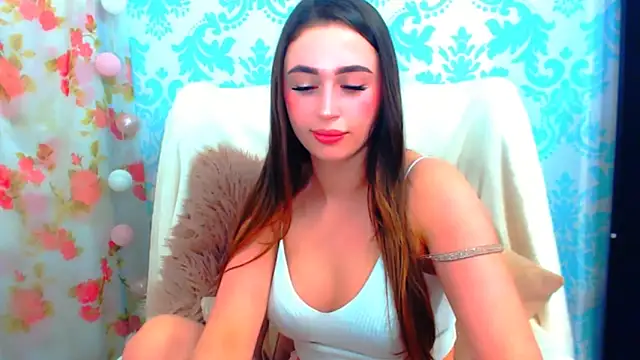 Snapshot of LarissaSweet21 chatting on December 16, 8:36 pm LarissaSweet21 online show from December 16, 8:36 pm