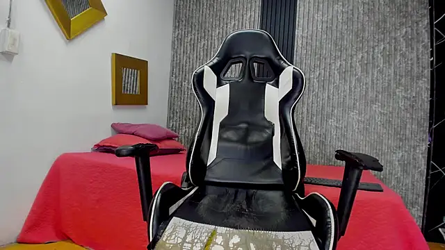 Snapshot of King_BBC09 chatting on December 18, 8:48 pm King BBC09 online show from December 18, 8:48 pm