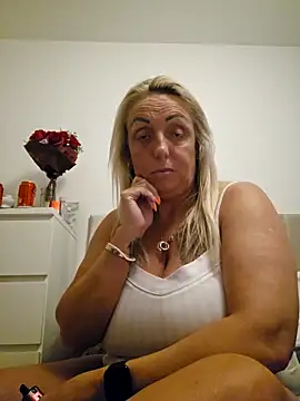 theblondecocklover online show from March 25, 6:52 am