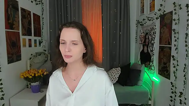 Snapshot of Ariadna_Shy chatting on February 9, 4:36 am Ariadna Shy online show from February 9, 4:36 am