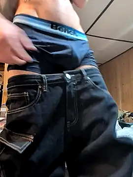 B8RHUNG online show from February 3, 1:15 am