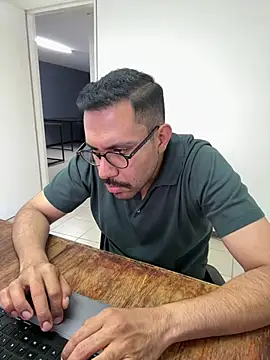 Snapshot of AdrianGarcia89 chatting on April 17, 12:35 am AdrianGarcia89 online show from April 17, 12:35 am
