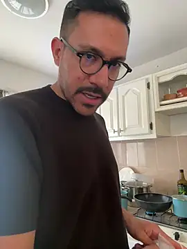 Snapshot of AdrianGarcia89 chatting on April 18, 5:39 pm AdrianGarcia89 online show from April 18, 5:39 pm