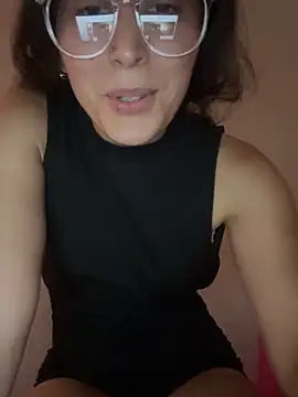 Snapshot of LatinDoll8 chatting on April 28, 8:03 pm LatinDoll8 online show from April 28, 8:03 pm