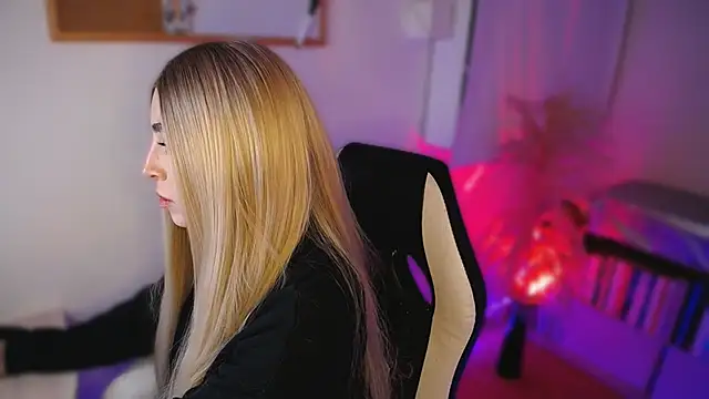 channel blondee online show from May 4, 11:56 pm