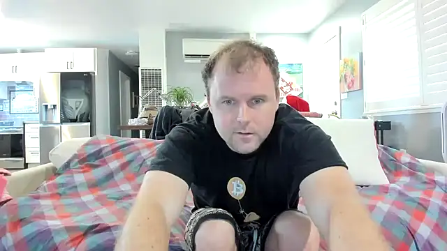 Snapshot of Studmuffin4you chatting on February 19, 7:43 pm Studmuffin4you online show from February 19, 7:43 pm