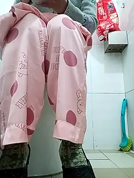 Snapshot of Girl-6868 chatting on February 9, 1:31 am Girl-6868 online show from February 9, 1:31 am