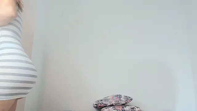 saramaartinez online show from February 3, 12:32 pm