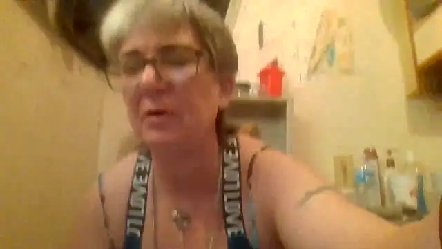 becky1111 online show from May 24, 2:33 pm