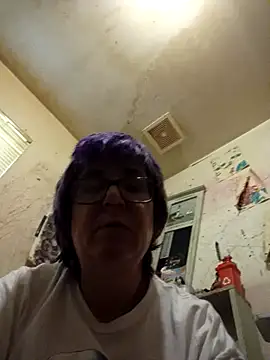 Snapshot of becky1111 chatting on June 20, 10:23 pm becky1111 online show from June 20, 10:23 pm