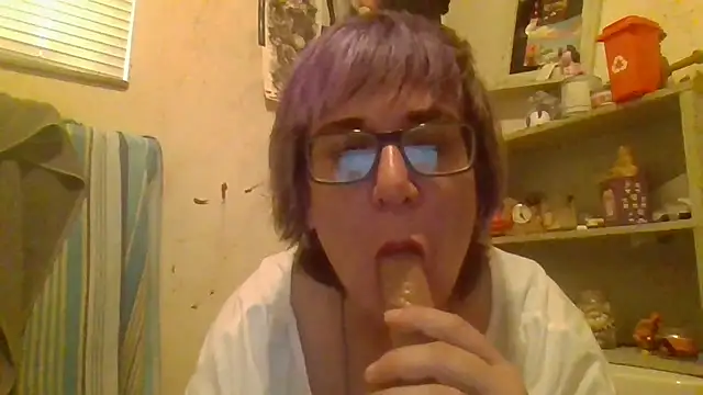 Snapshot of becky1111 chatting on June 25, 12:10 am becky1111 online show from June 25, 12:10 am