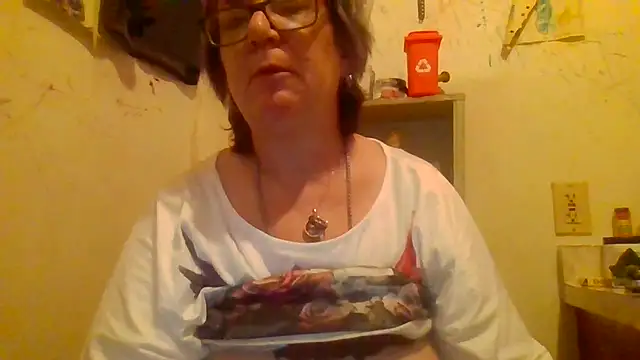 Snapshot of becky1111 chatting on June 25, 10:09 am becky1111 online show from June 25, 10:09 am