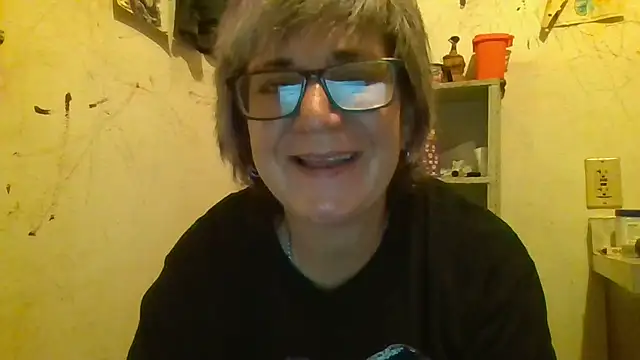Snapshot of becky1111 chatting on July 4, 2:07 am becky1111 online show from July 4, 2:07 am