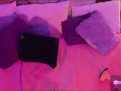 Snapshot of isabellagiirl chatting on December 17, 3:51 pm isabellagiirl online show from December 17, 3:51 pm